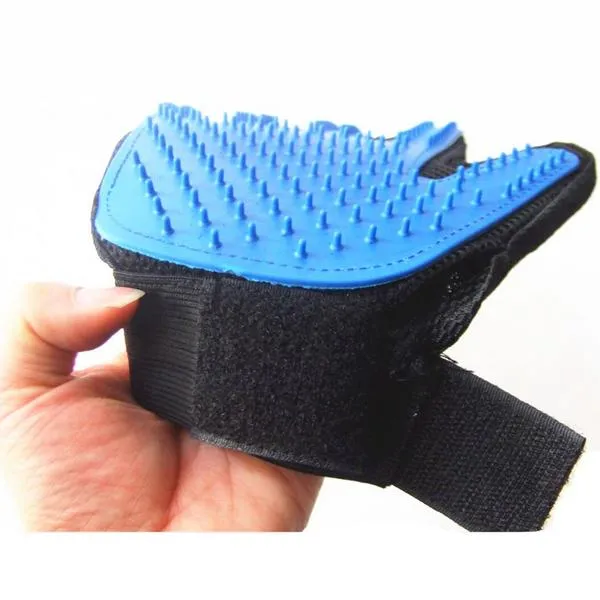 Gentle Deshedding Glove For Pet Grooming